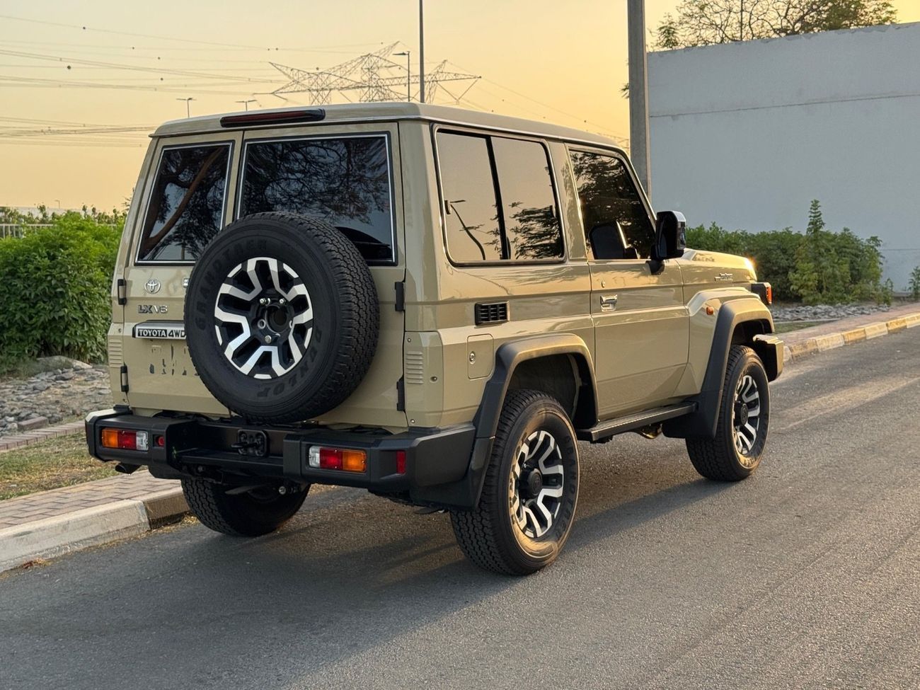 Toyota Land Cruiser LX V6