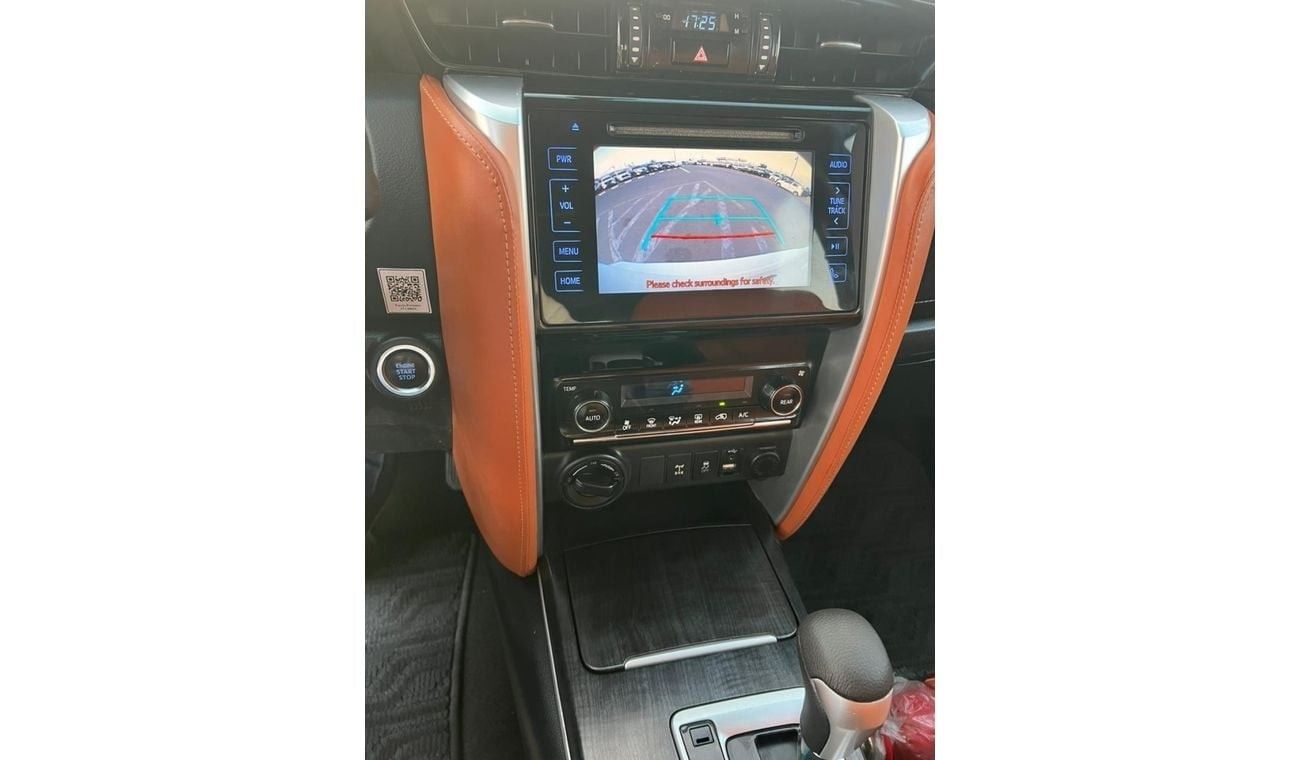 Toyota Fortuner 2017 TOYOTA FORTUNER GXR V6 4X4  FULL OPTION - PUSH START - LEATHER SEATS - REAR CAM - STEERING GEAR