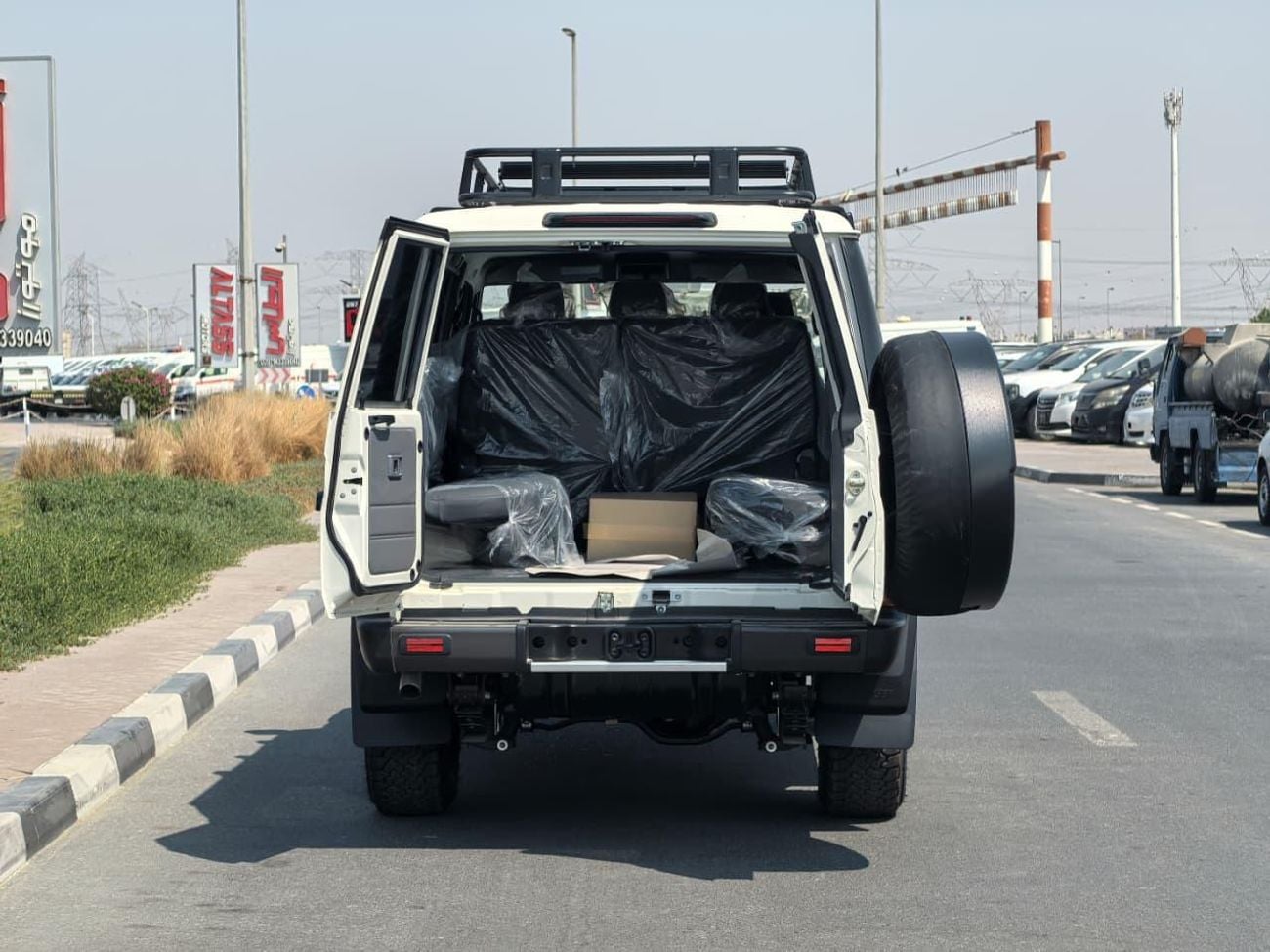 تويوتا لاند كروزر 70 LX | 4.2L V6 DIESEL | DVD CAMERA | LEATHER SEATS | MY2026