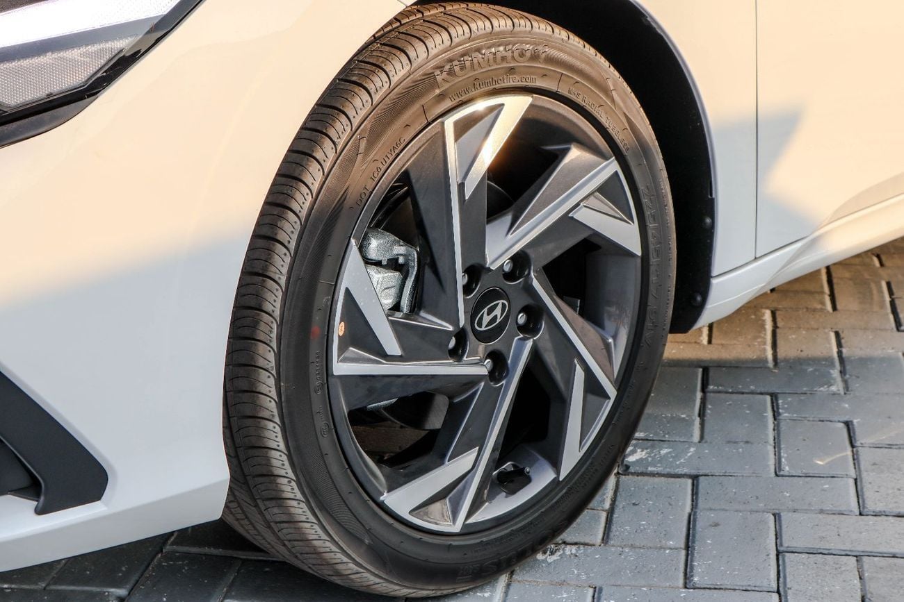 Hyundai Elantra SMART 1.5L Petrol – Automatic – 2025 Model – Chinese Specifications
