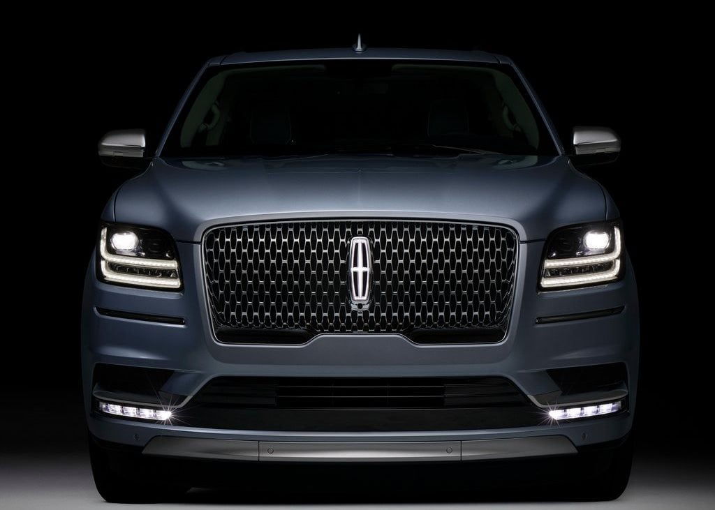 Lincoln Navigator exterior - Front