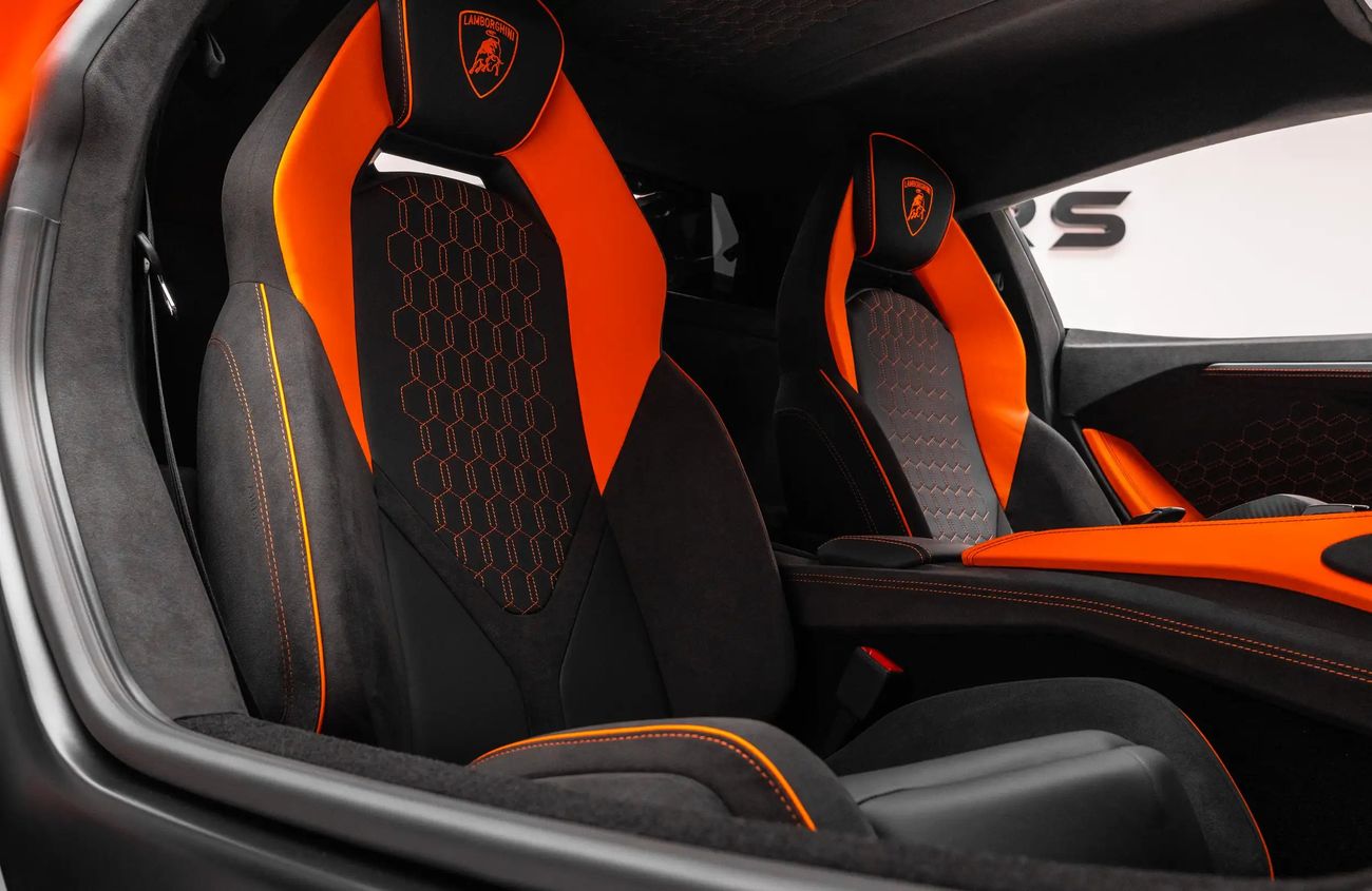 لامبورغيني ريفويلتو 6.5L V-12 Naturally Aspirated Engine + eMotor