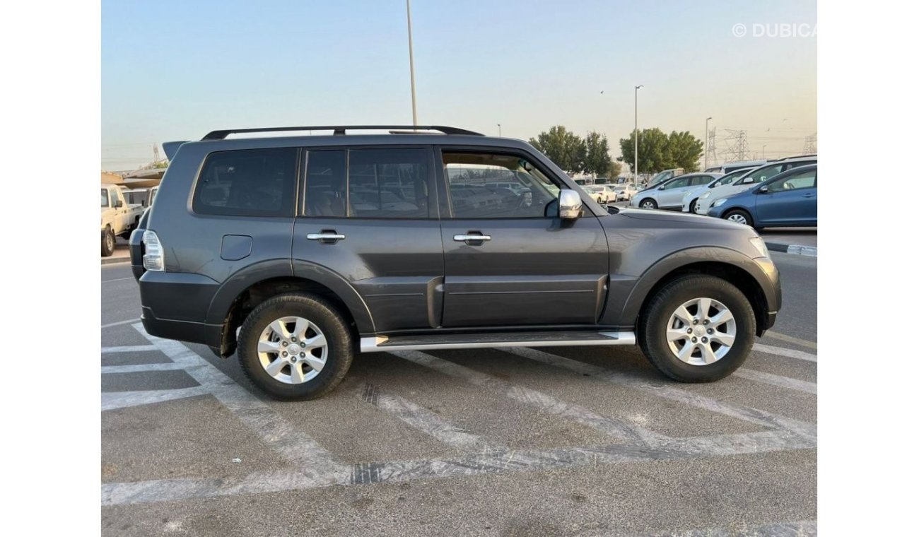 ميتسوبيشي باجيرو 2019 Mitsubishi Pajero GLS 4x4 Sunroof - 100% No Accident