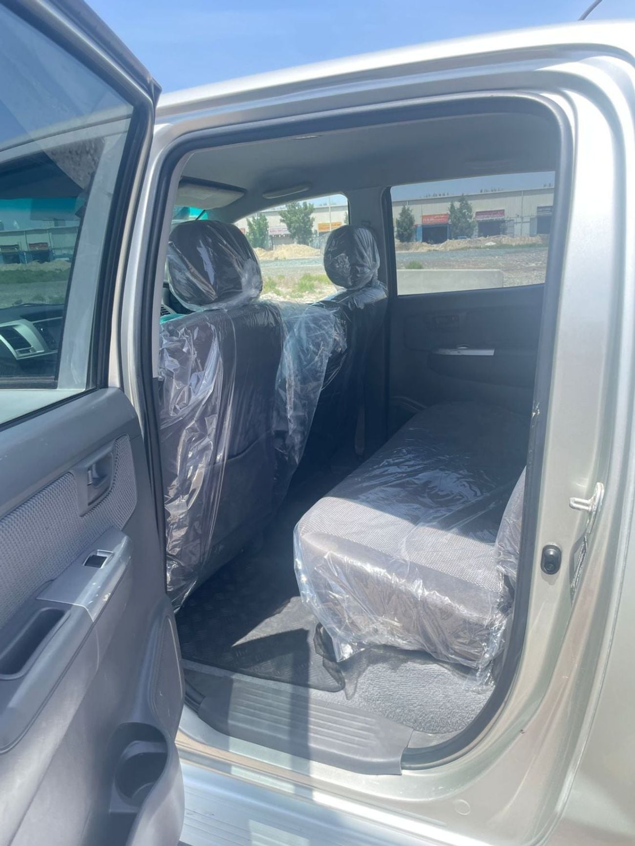 تويوتا هيلوكس diesel engine ,3.0 liter ,manual gear ,right hand drive