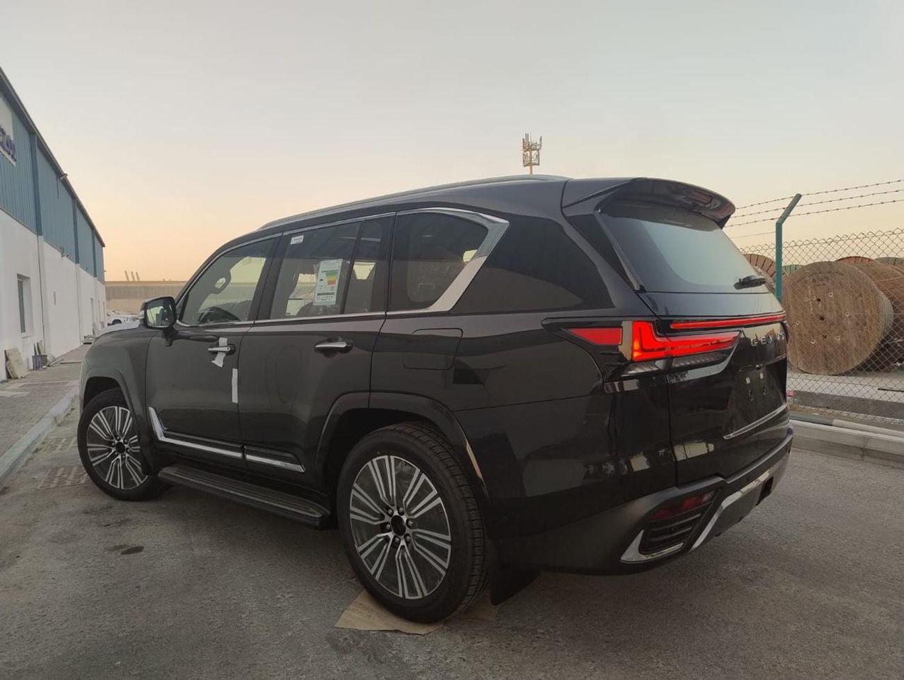 لكزس LX 700h SIGNATURE