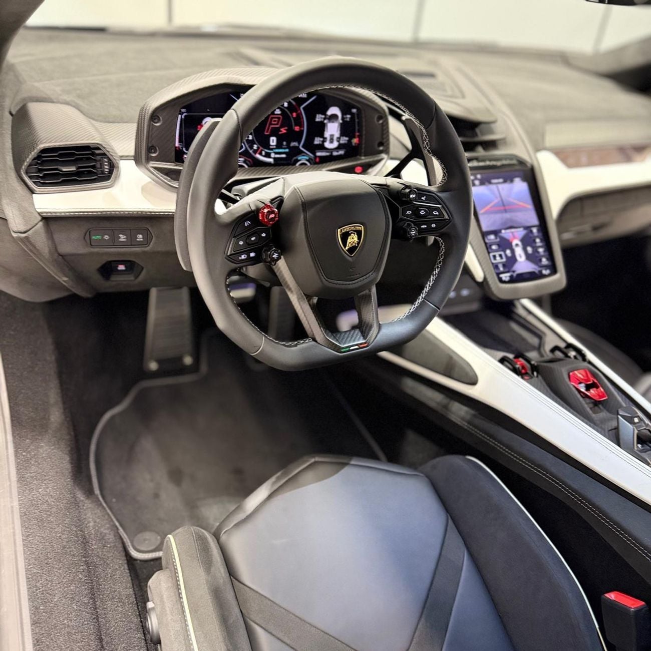 لامبورغيني ريفويلتو 6.5L V12 Hybrid