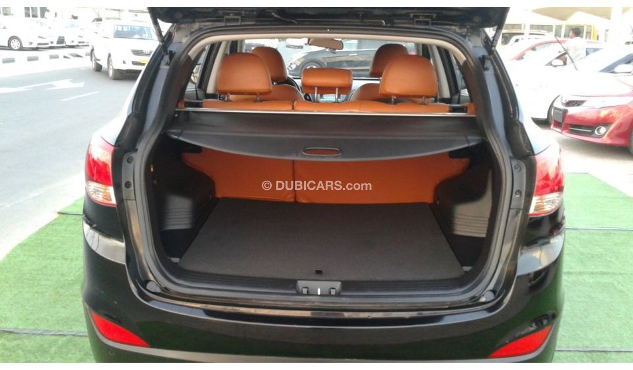 Hyundai Tucson HYUNDAI TUCSON 2015 BLACK NO PIANT NO ACCIDENT KHALIGE FULL OPTION NUMBER 1
