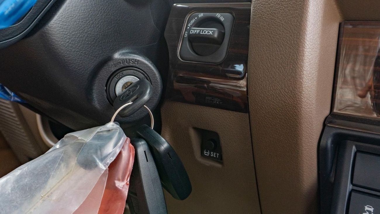 Toyota Land Cruiser 70 LC71 LX 2026 Toyota Land Cruiser LC71 4.0L AT Petrol Full Option (Silver-Brown)