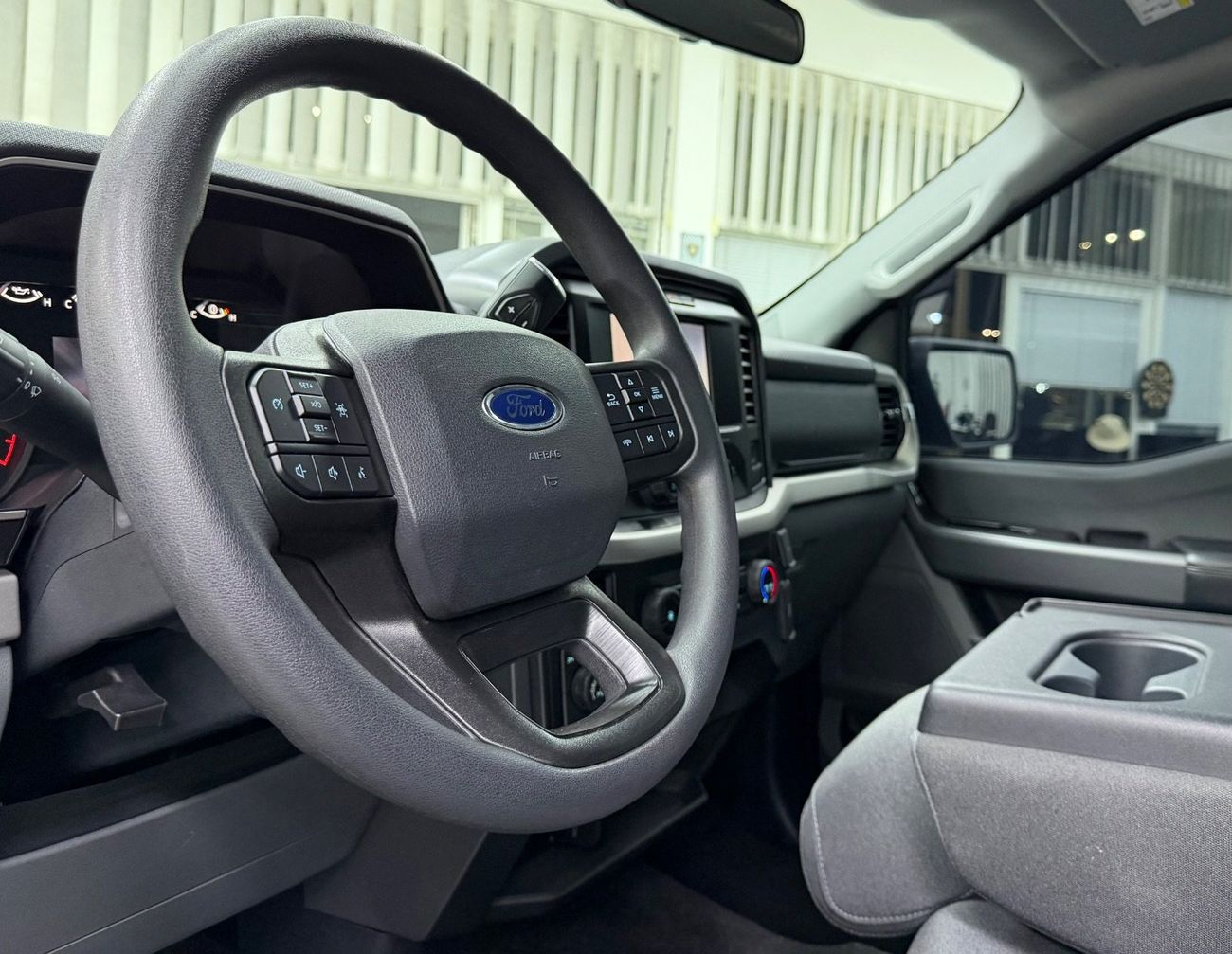 Ford F 150 XLT 5.0L Crew Cab Utility