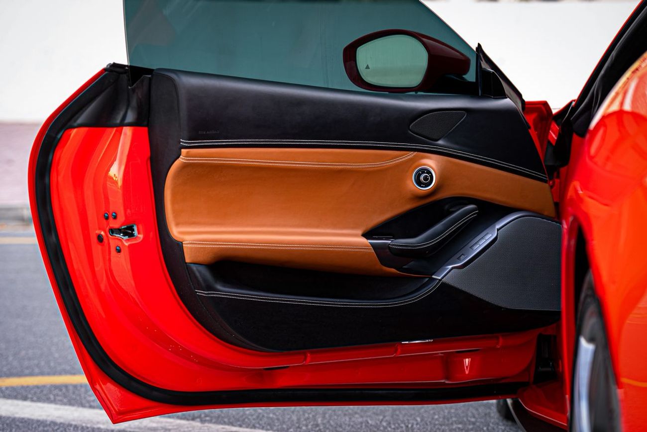 فيراري بورتوفينو Std 3.9L