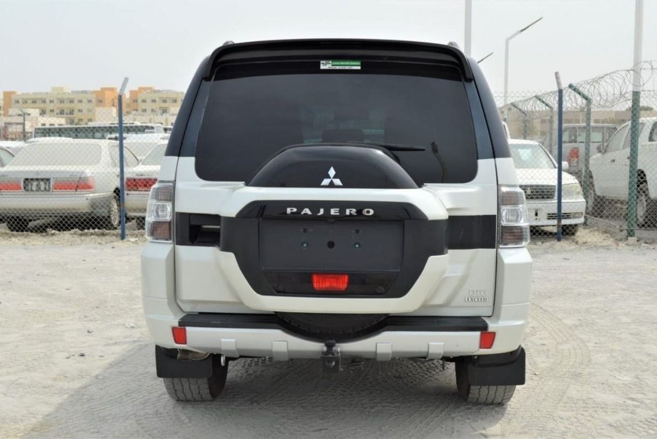 Mitsubishi Pajero Full option clean car