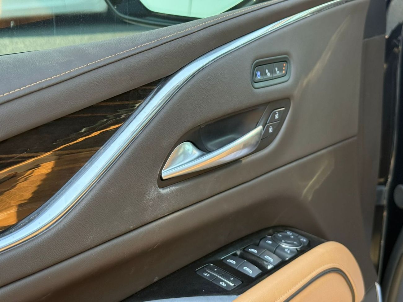 كاديلاك إسكالاد Premium Luxury Platinum 6.2L 4WD