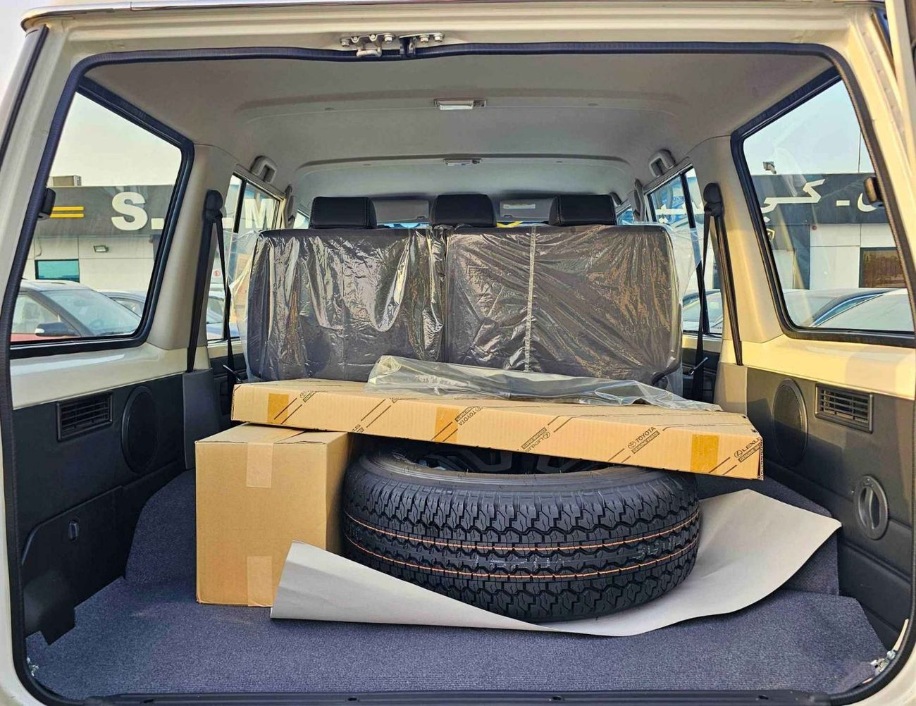 تويوتا لاند كروزر 70 LC76 / 4.0L PETROL A/T / DIFF LOCK / REFRIGETOR / FULL OPTION / CODE# LC76