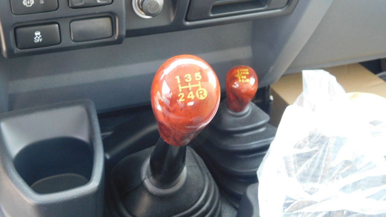 Toyota Land Cruiser Pick Up 79 DOUBLE CAB LX LIMITED V8 4.5L DIESEL 6 SEAT MANUAL TRANSMISSION