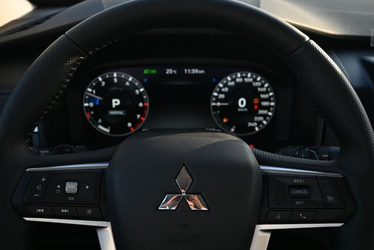 ميتسوبيشي آوتلاندر Mitsubishi Outlander 2.5L Petrol, 4WD, SUV, GCC Spec, Color White, Model 2024