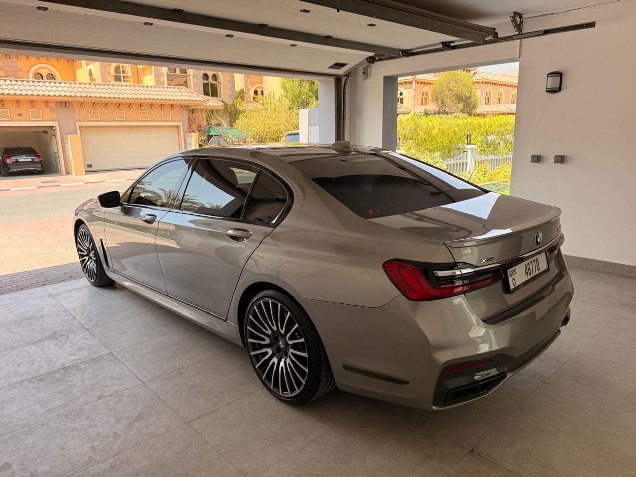 بي أم دبليو 750Li إكس درايف إم سبورت FULL WARRANTY + SERVICE PACKAGE UNTIL Nov'2027