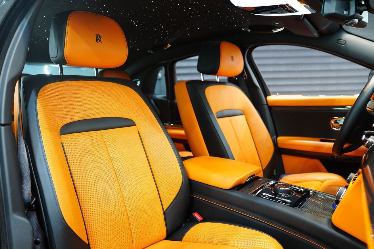 رولز رويس جوست Black Badge, Rear Entertainment, Bespoke Audio, Starlight, Dealer Warr + Serv!!