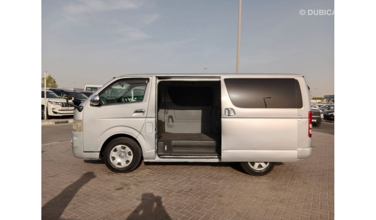 تويوتا هاياس TOYOTA HIACE VAN RIGHT HAND DRIVE (PM1644)