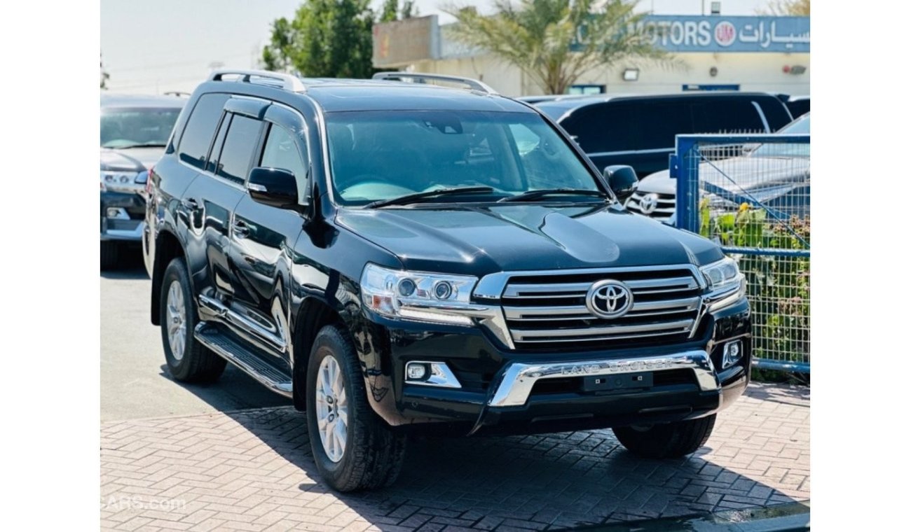 تويوتا لاند كروزر Toyota Landcruiser RHD Diesel engine model 2021 full option car very clean and good condition