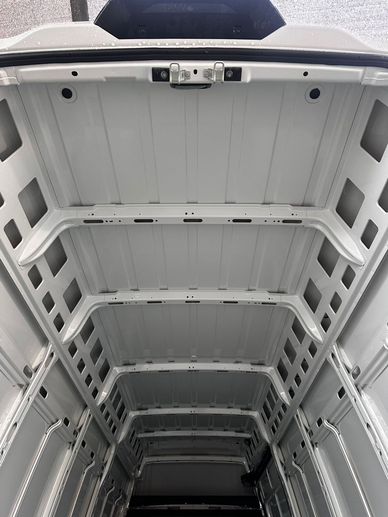 Iveco Daily 4 stroke Diesel Engine, watercooled, turbocharged with intercooler 146 HP @ 3000 ~3500 Rpm –EIV