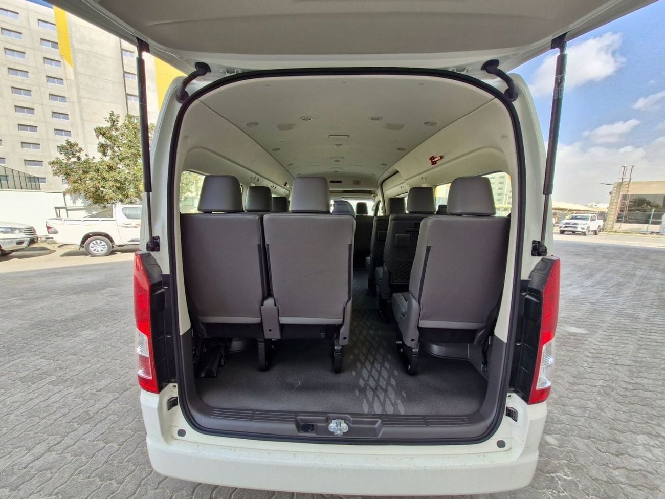 تويوتا هاياس Toyota Hiace 3.5 AT 2026 full option with automatic door
