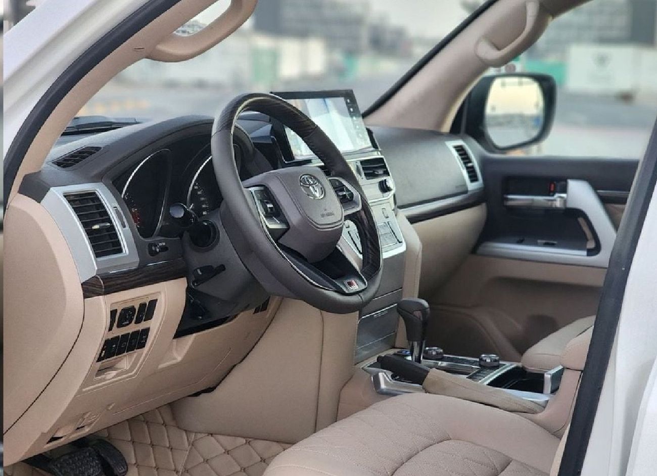 تويوتا لاند كروزر 2015 VXR V8 Facelift 2024 Ship Full Option Top Of The Range Car is very clean Title