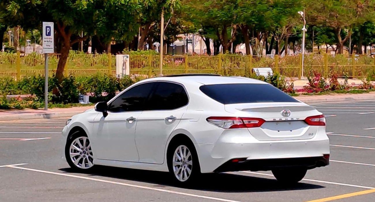 تويوتا كامري SE 2.5L (181 HP)