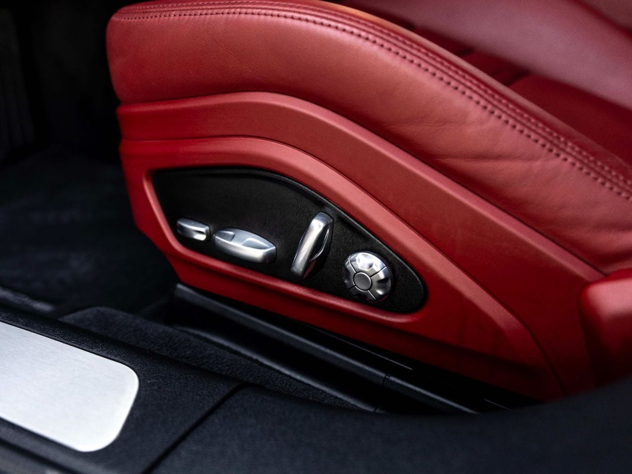 Porsche Panamera Std 3.0L (325 HP)