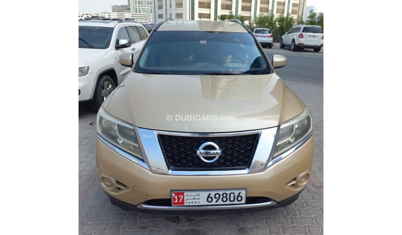 Nissan Pathfinder NISSAN_PATHFINDER_2014_CLEAN_NO_ACCIDANTS_GOLD