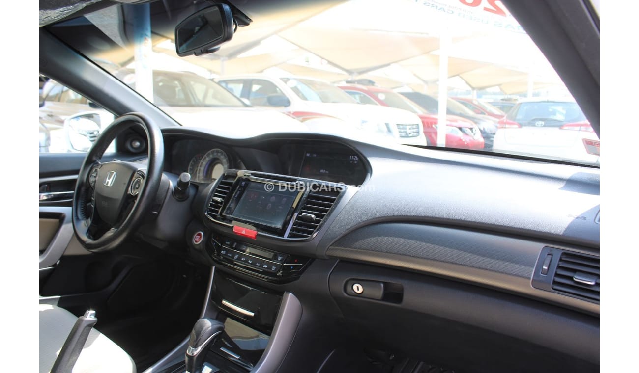 Honda Accord Coupe HONDA ACCORD COUPE - 2017 - GCC - V4 - PERFECT CONDITION INSIDE OUT