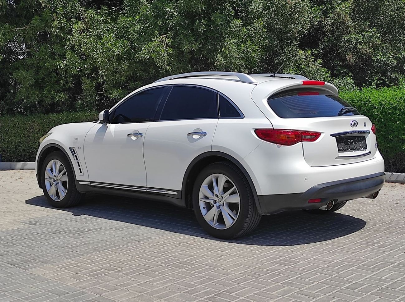 Infiniti Q70 Sports 3.7L Infinity Qx 70 2016 Gcc V6 5 Camera full options no1