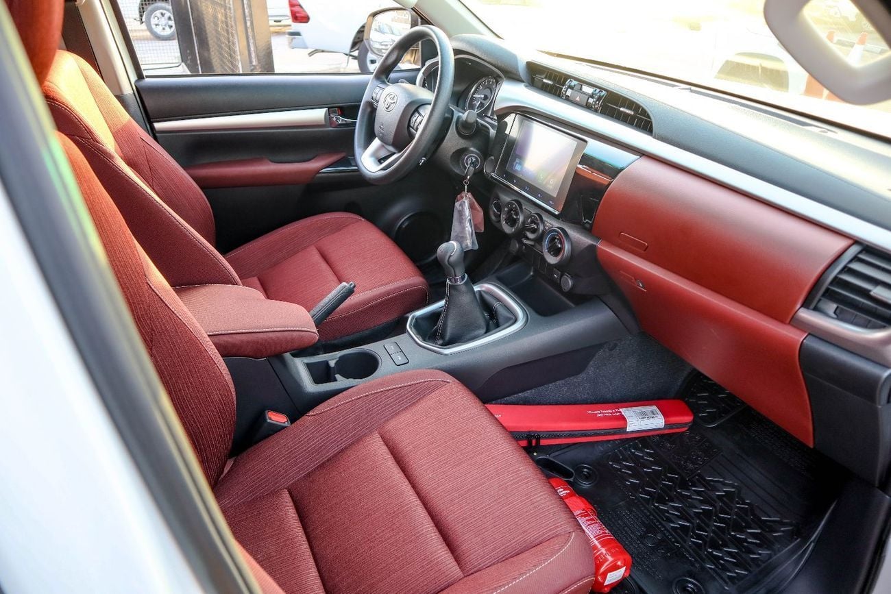 تويوتا هيلوكس  Toyota Hilux (TGN126) 2.7L 4WD – 2026 Model (Manual, 4 Doors)