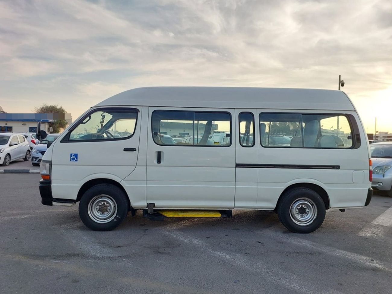 تويوتا هاياس TOYOTA HIACE COMMUTER VAN RHD 2003 MODEL 3.0 L DIESEL AUTOMATIC(PM03773)