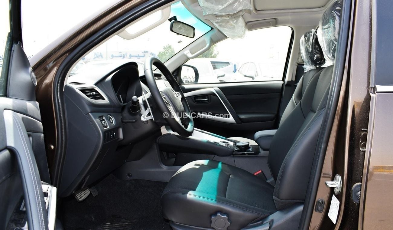 Mitsubishi Montero Montero Sport 2021 3.0L E72+ | GCC specs 4x4 (Sunroof/Heating Seats) | Brown/Black Leather Interior