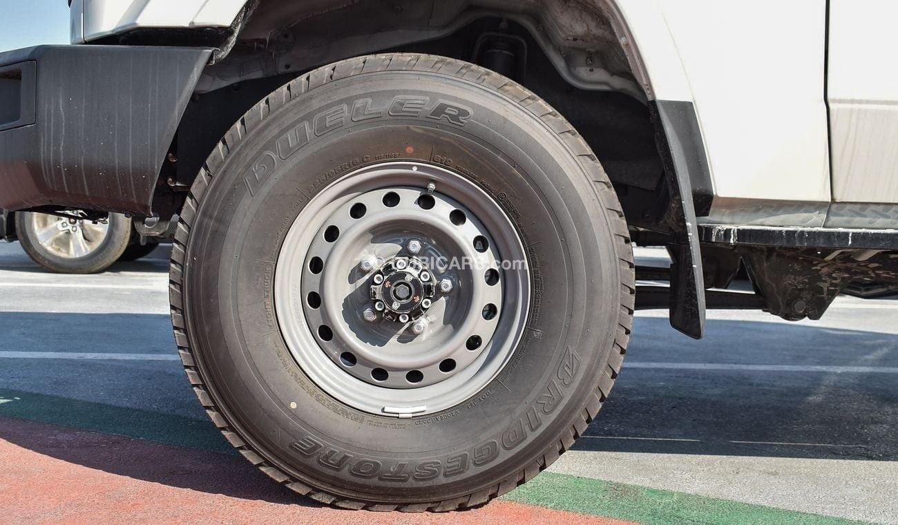 Toyota Land Cruiser 70 LC78 4.0l Manual Petrol 13 Seater 4WD Hublock