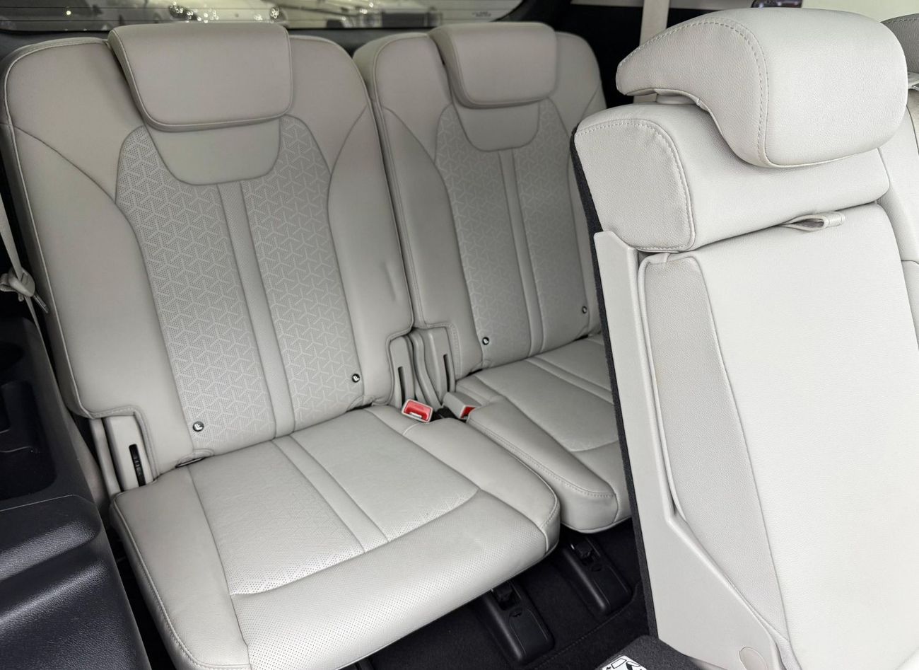 كيا سورينتو 2023 Kia Sorento DLX, 2028 Kia Warranty, Full Kia Service History, 7 Seater, Very Low Km, GCC