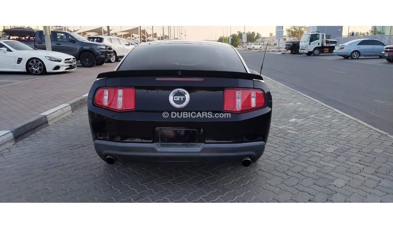 Ford Mustang FORD MUSTANG 2010 GCC V8
