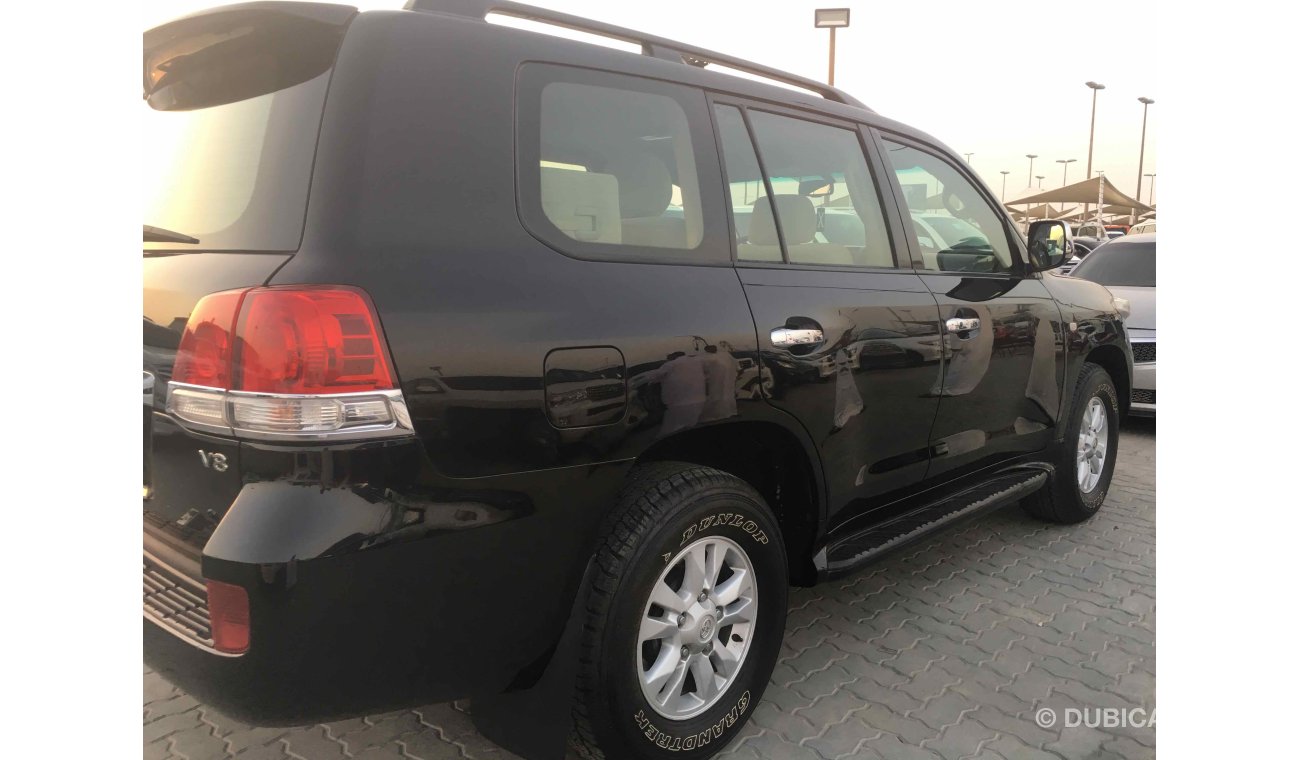 Toyota Land Cruiser GXR V8