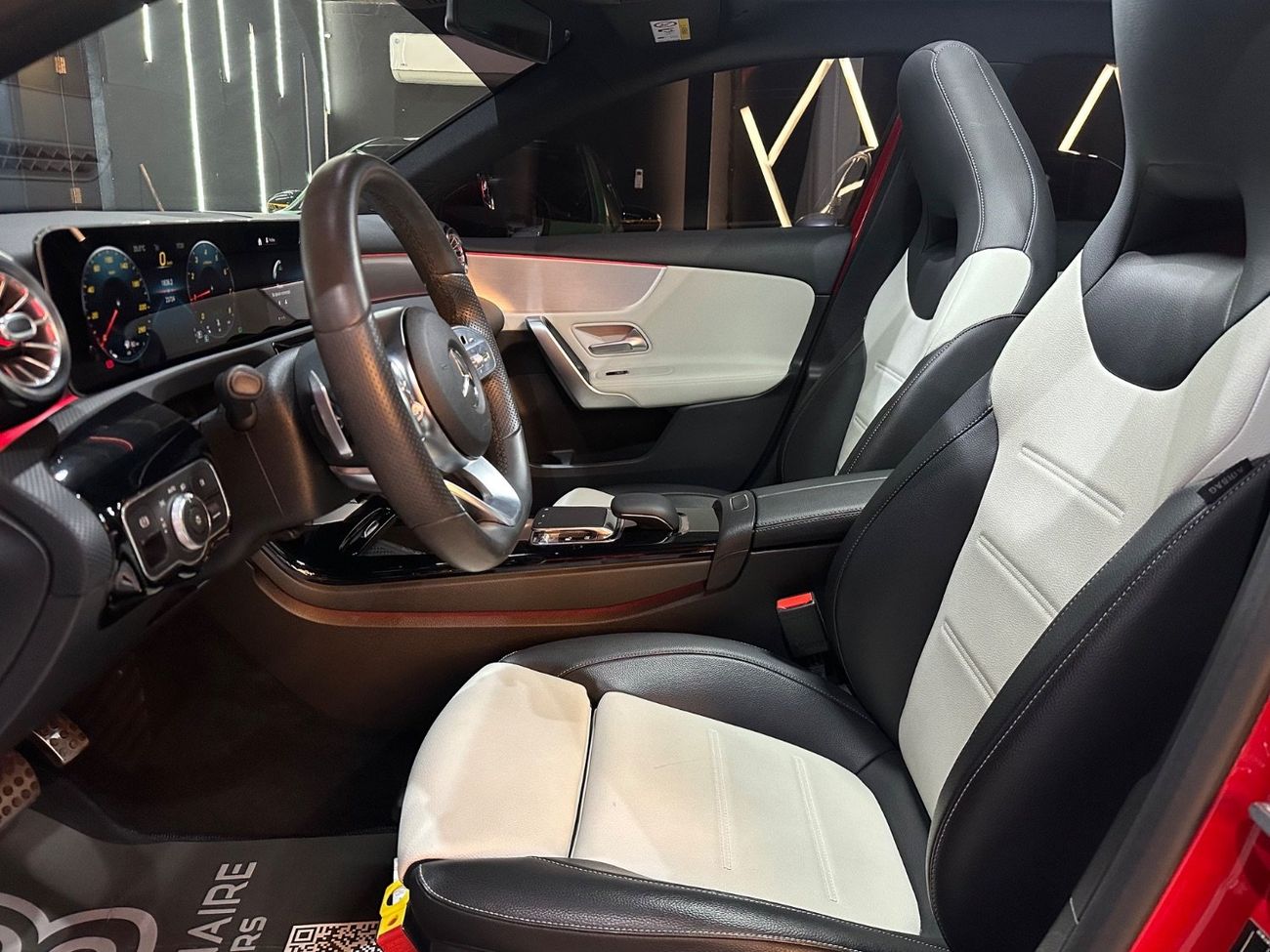 Mercedes-Benz A 250 Premium + 2.0L MERCEDES-BENZ A250 | GCC | 2019 | CLEAN CAR 1 OWNER