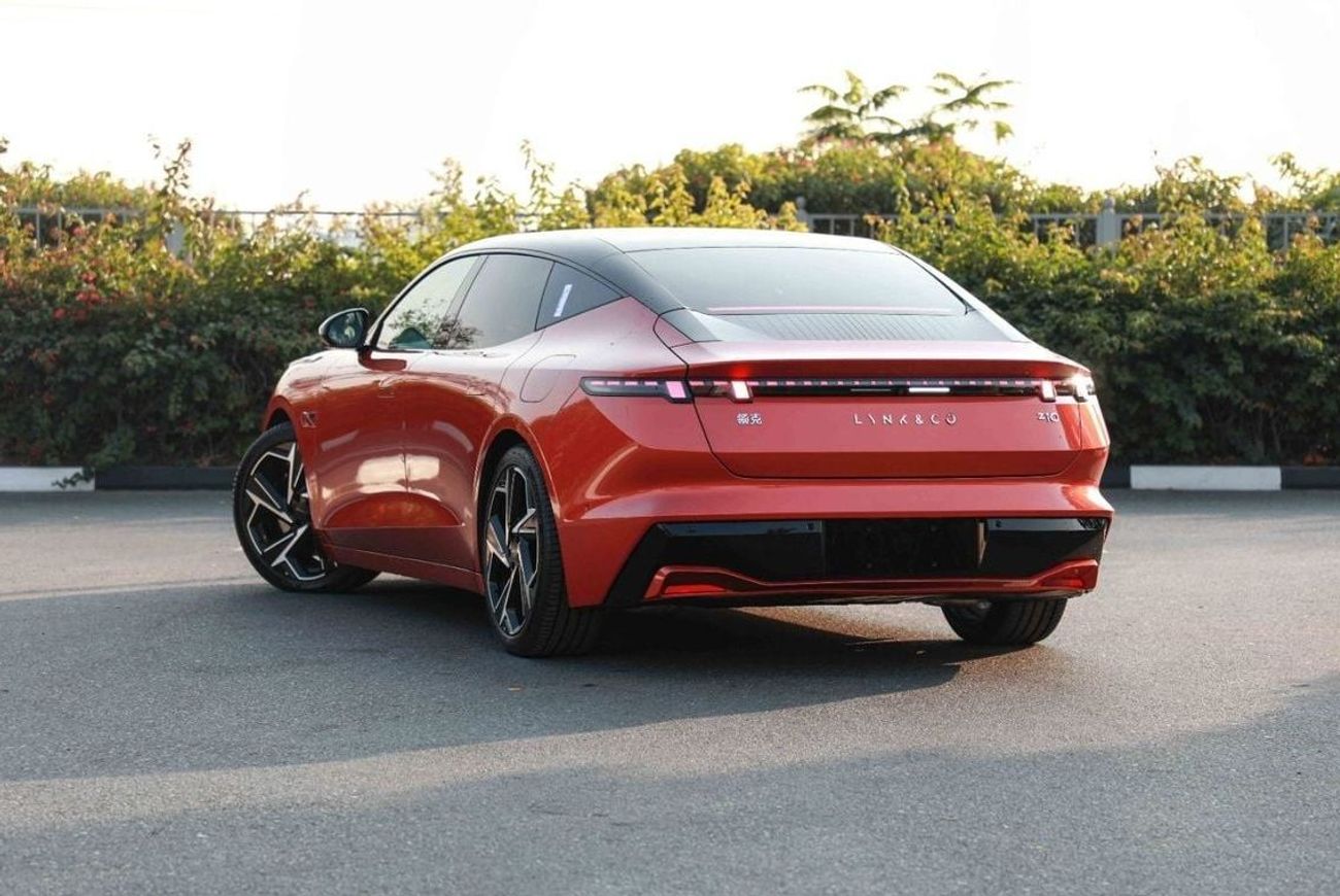 Lynk & Co Z10 2024 LYNK & CO Z10 ULTRA 702 - RED & BLACK inside BROWN