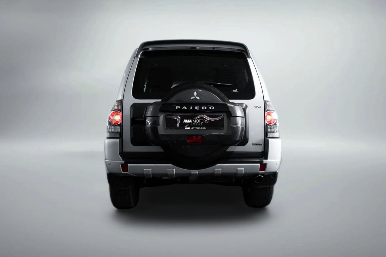 ميتسوبيشي باجيرو GLS 3.5L (186 HP) (5 Seater)