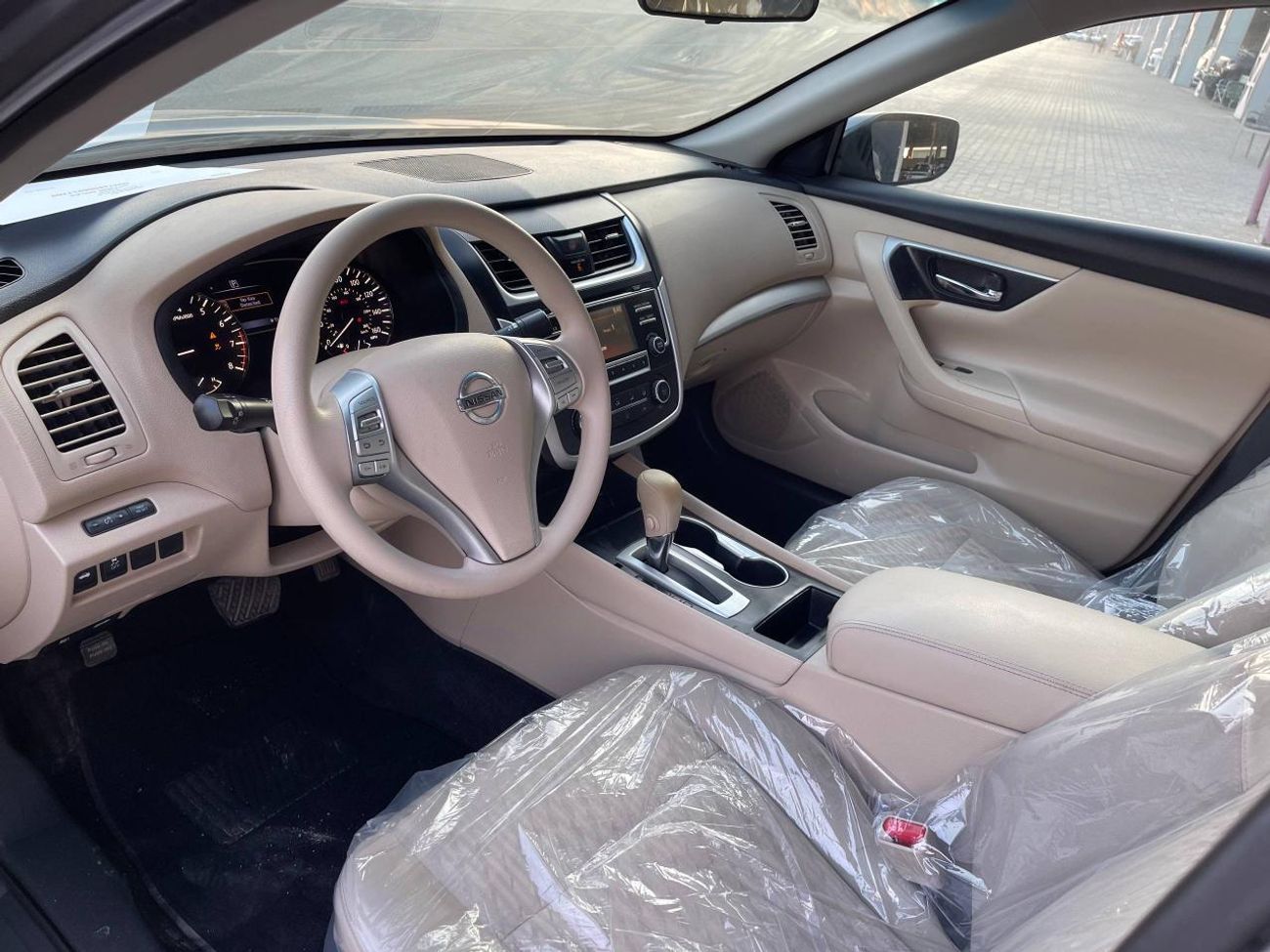 Nissan Altima S 2.5L V4 2.5L / KEYLESS ENTRY / CRUISE CONTROL / IN PERFECT CONDITION / SCREEN