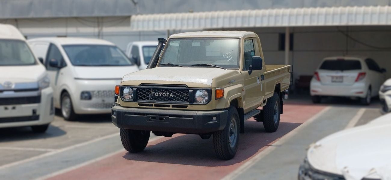 تويوتا لاند كروزر بيك آب 4.0L Petrol AT 4x4 2026YM