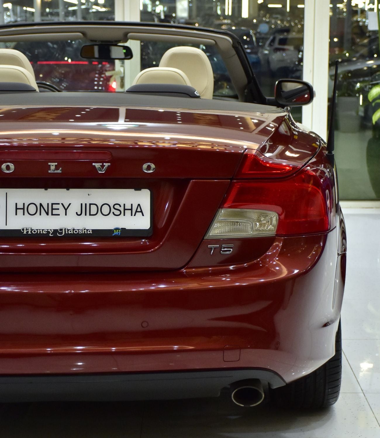 فولفو C70 EXCELLENT DEAL for our Volvo C70 T5 ( 2011 Model ) in Red Color GCC Specs
