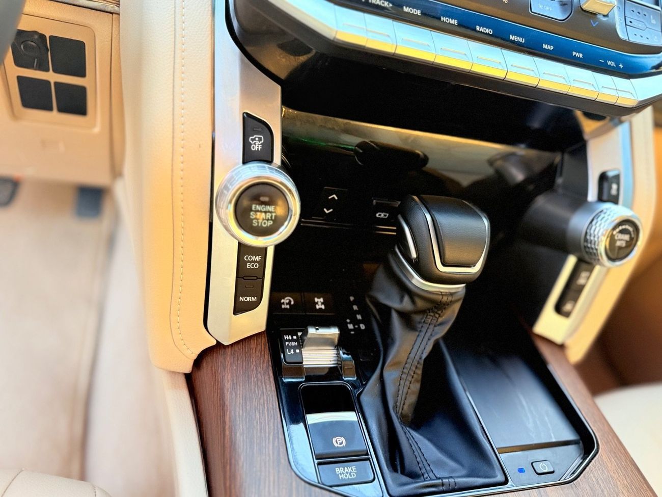 Toyota Land Cruiser GXR+ 4.0L Toyota landcuriser  Years 2019 GXR V6  4.0L facelifted interior and exterior 2025 Years fu