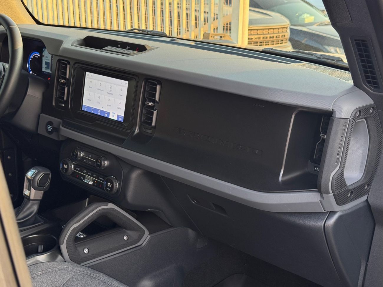 فورد برونكو 2.0L Turbocharged Petrol 4WD 2023 Export Price @ 155,500 AED