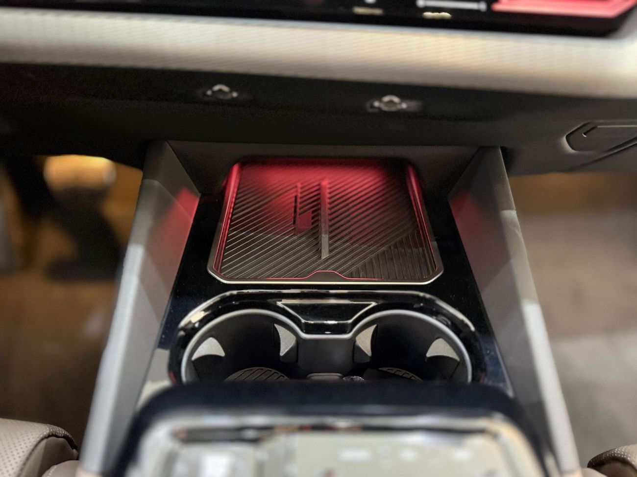 بي أم دبليو 520i BMW 520I M SPORT 2024 UNDER WARRANTY FULL OPTION