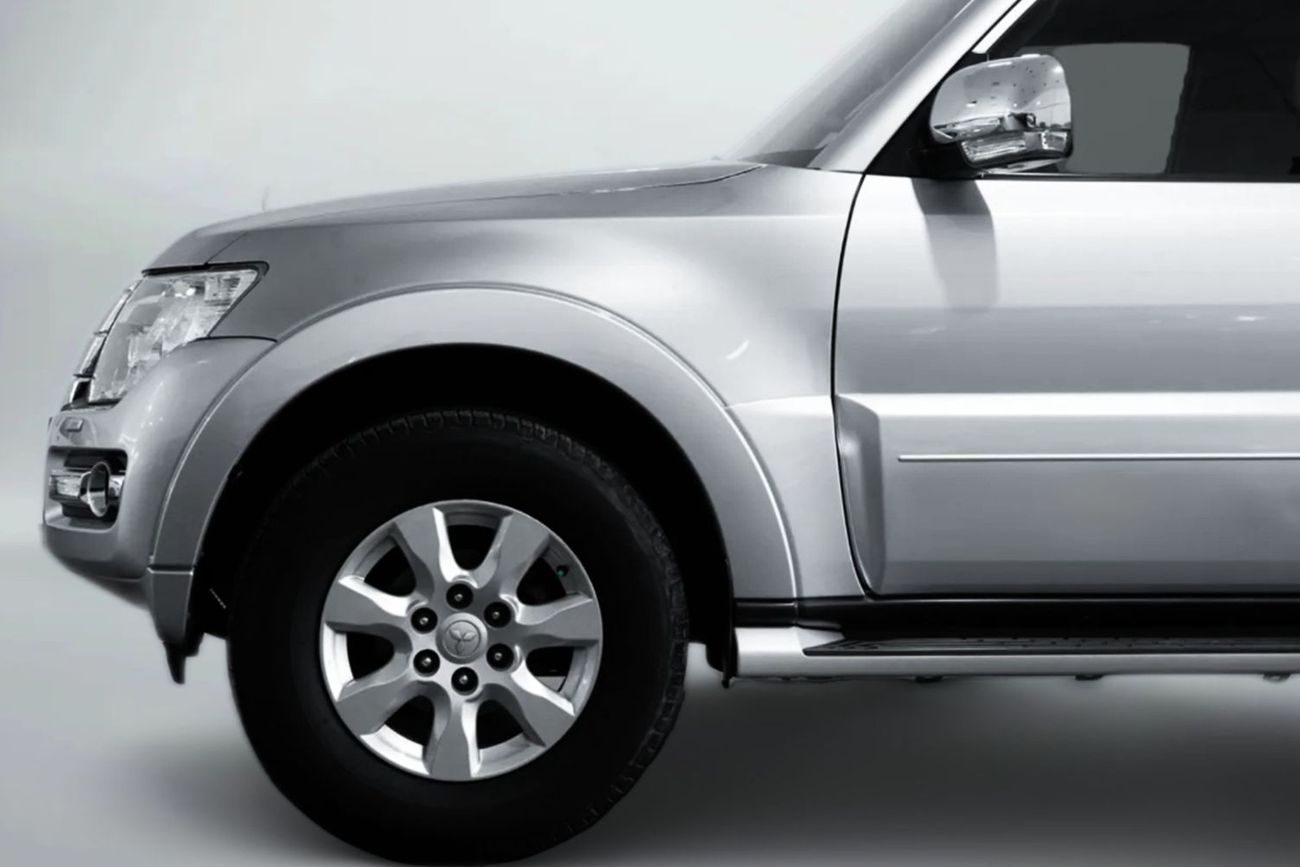 ميتسوبيشي باجيرو GLS 3.5L (186 HP) (5 Seater)