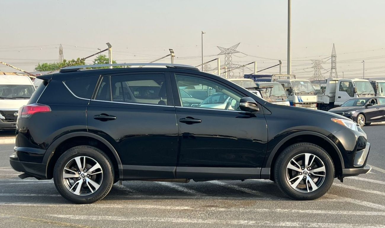 Toyota RAV4 2018 Toyota RAV4 XLE - 2.5L V4-RearCam-AWD 4x4 - Push Start -Leather seat Sunroof - Mileage-