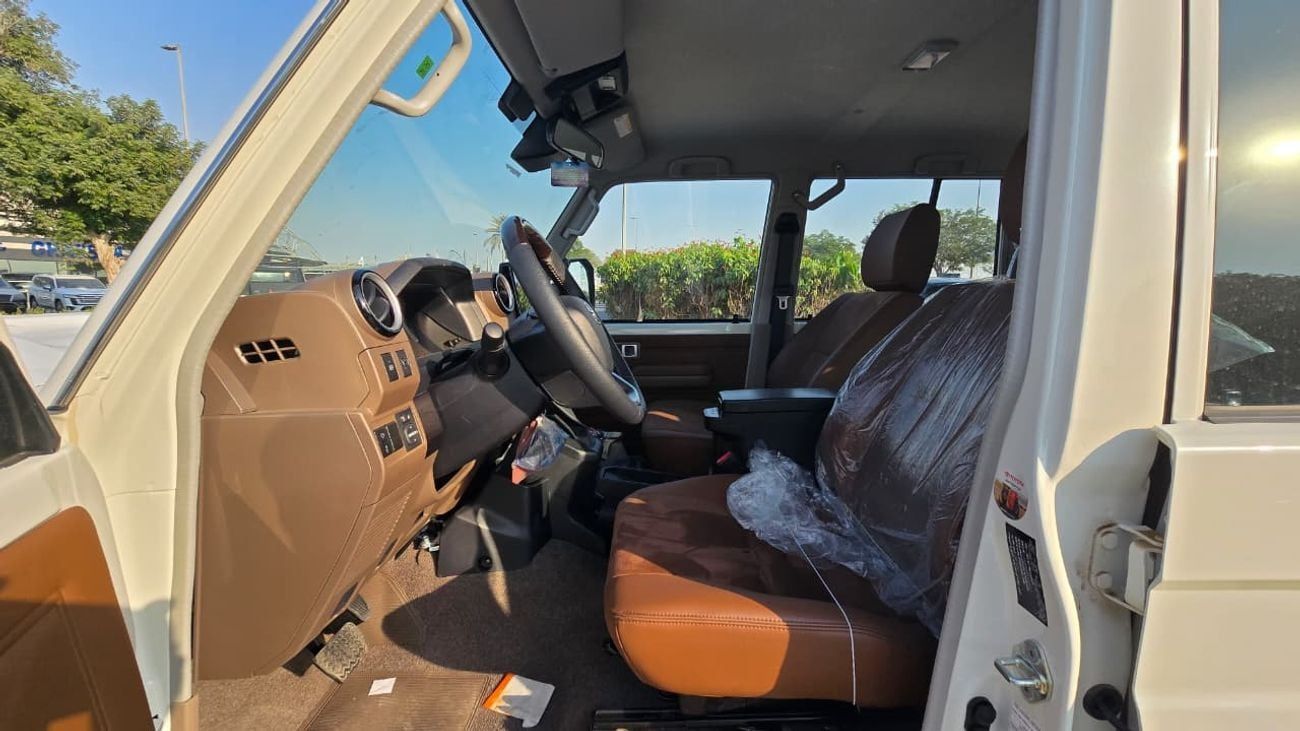 تويوتا لاند كروزر 70 LC76 LX LX 2.8L